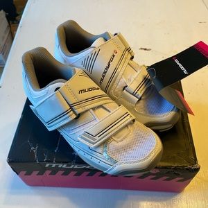 NEW Women’s cycling shoes